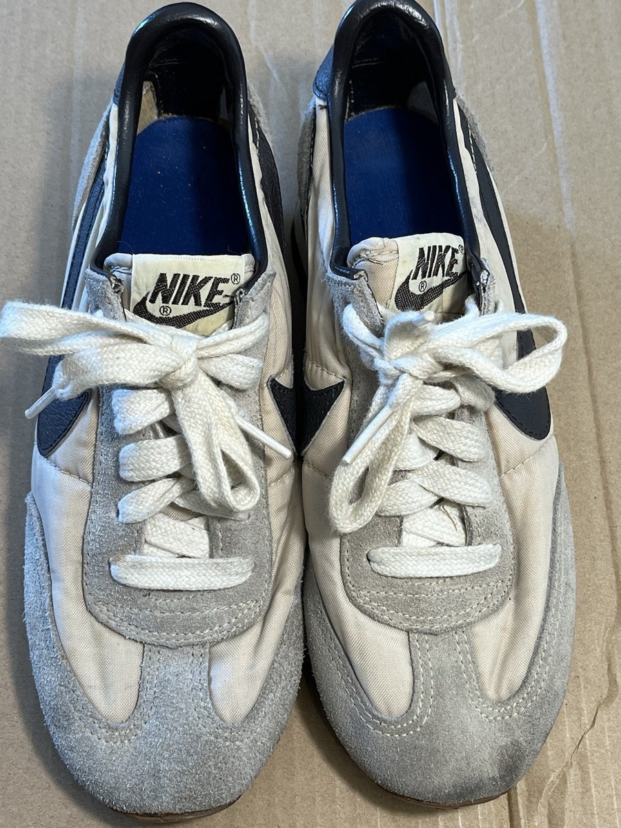 Vintage Men's Size 7 Nike Oceania 80's Athletic White / Navy Blue