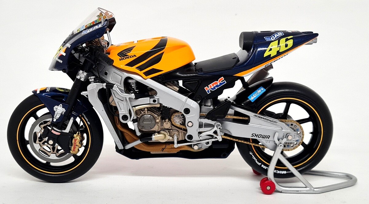 1/12 ミニチャンプス ホンダ RC211V ロッシ Minichamps 1/12 Honda RC211V 2002 Valentino Rossi Repsol