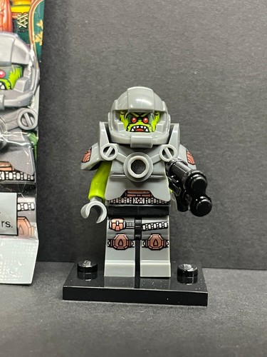 Lego Minifigure Series 9 #71000 ALIEN AVENGER! Mint & Complete! - Picture 2 of 2