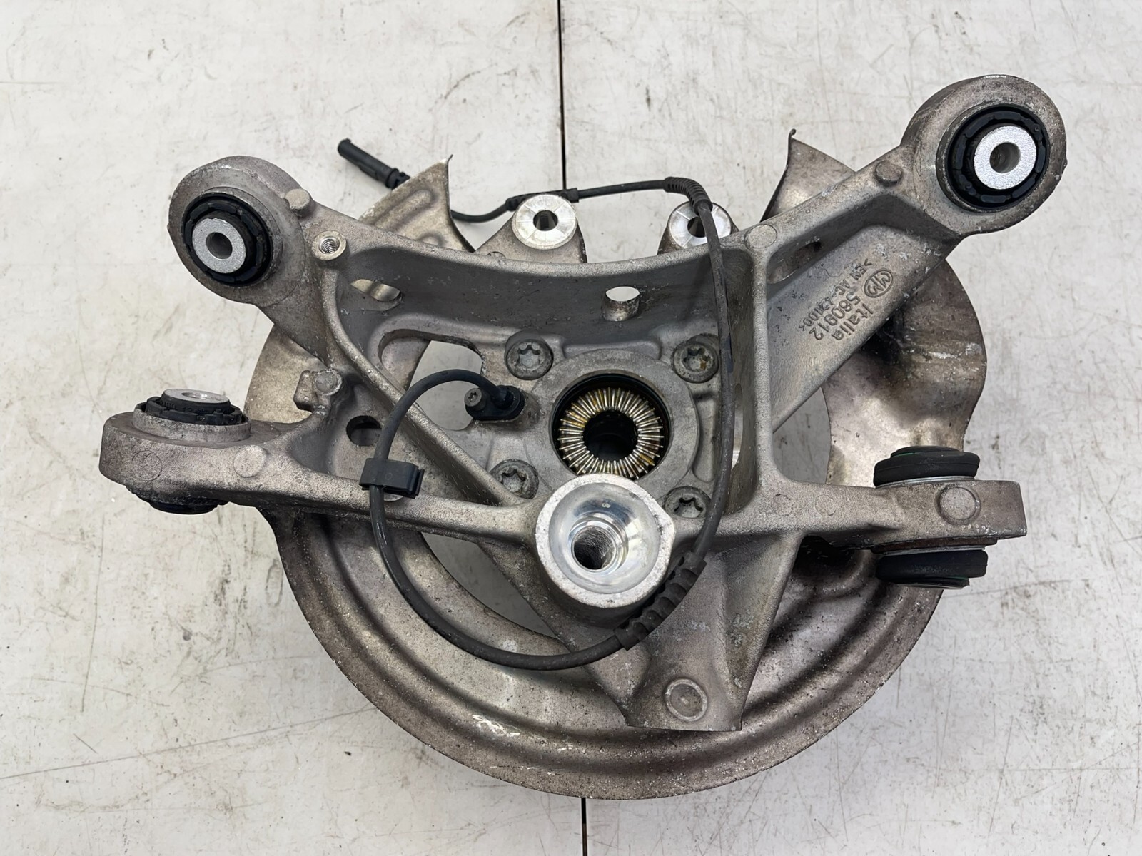 2014-2019 BMW I8 OEM REAR LEFT DRIVER SPINDLE KNUCKLE WHEEL BEARING HUB ASSEMBLY