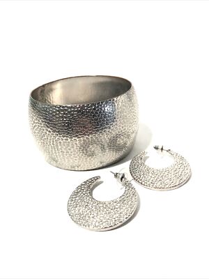 Women s Jewelry Set- Silver Tone Metal Chunk Cuff Bracelet W/ Matching Earrings.