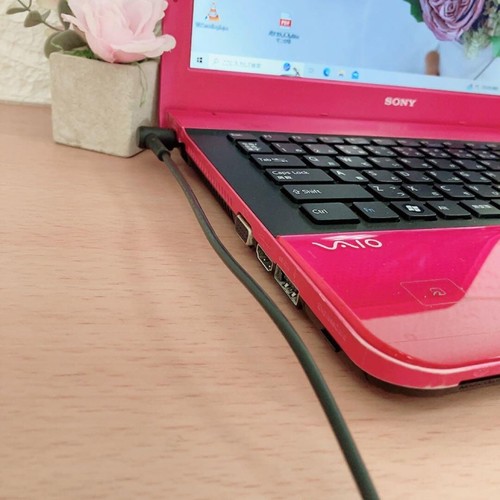 Sony Vaio Core i3 HDD 320GB RAM 4GB 14 Zoll seltene Farbe Pink mit Netzteil - Bild 4 von 7