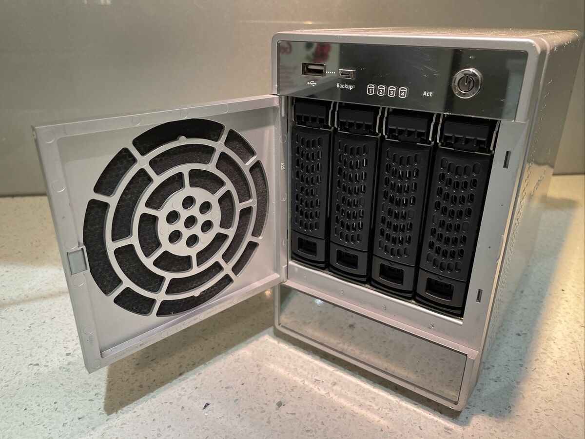 ReadyNAS NV+ model RND4000v3 4X Bay Desktop Network ReadyNAS NV+ model RND4000v3 4X Bay Desktop Network