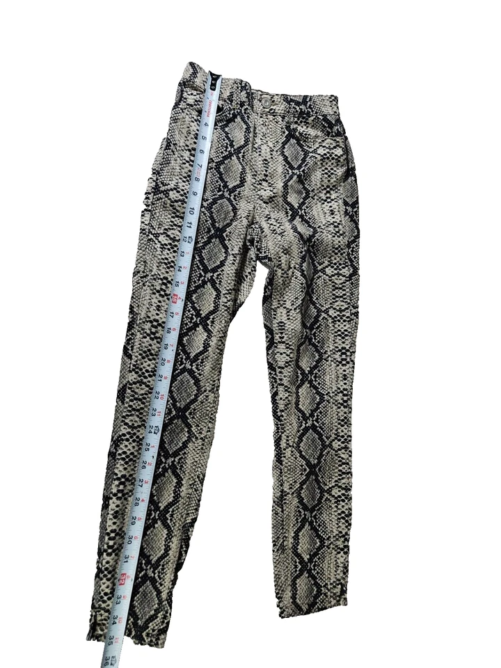 Pantalones ajustados de pierna recta con estampado de pitón serpiente tiro alto de Zara para mujer talla 2 Foto 2 de 4