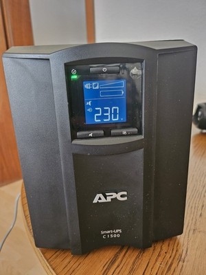 APC Smart-UPS C1500 Mit Batterien