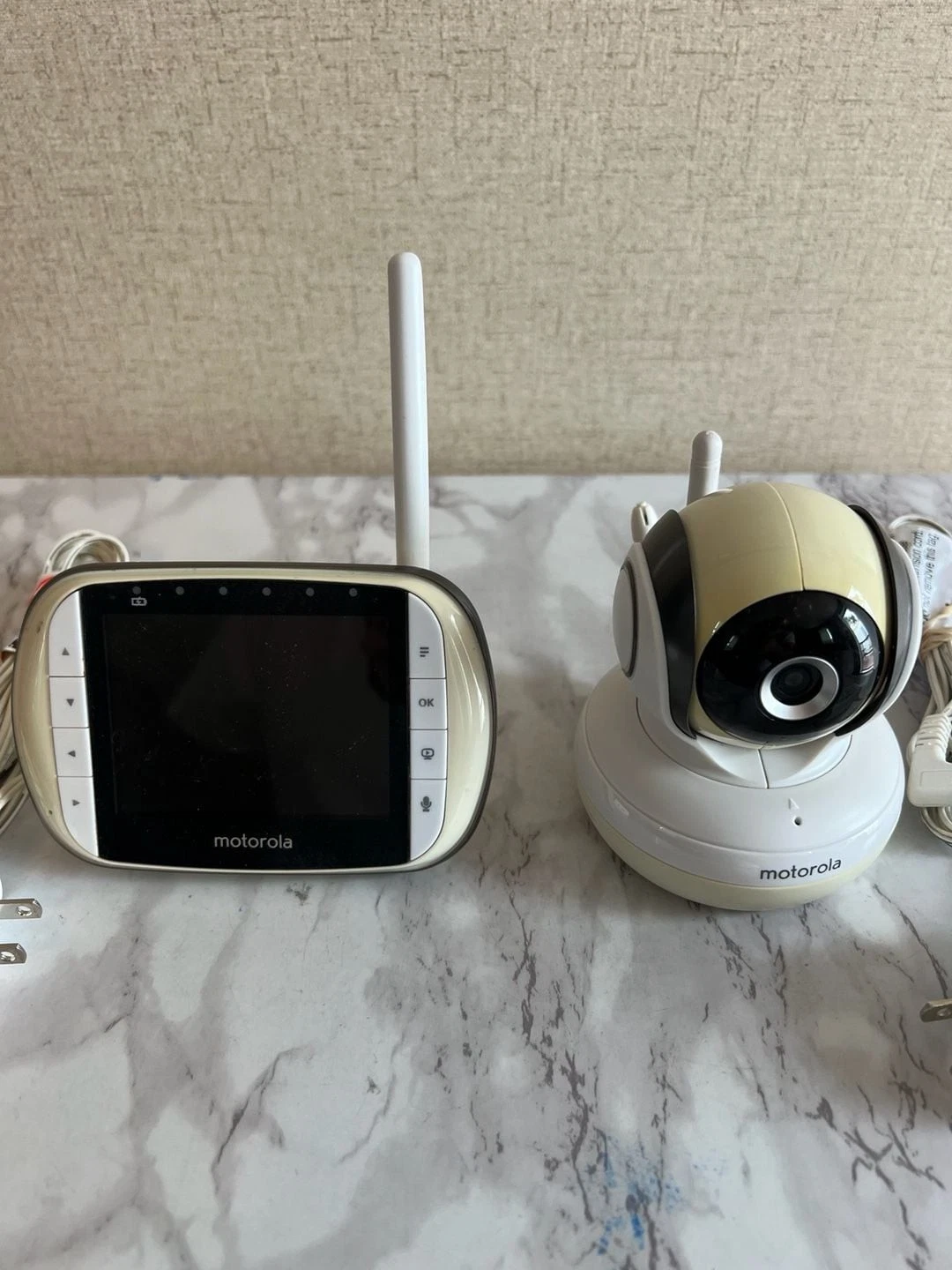 Motorola MBP36SBU Video Baby Monitor with Camera and Parent Unit