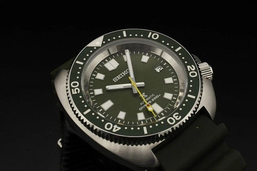 Seiko Prospex Automatic 200m Diver Men’s Watch Green Dial Captain Willard Style