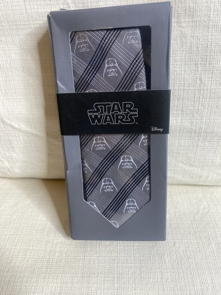 Corbata de Seda Disney Star Wars Darth Vader Negro Plata Diseño a Rayas Nueva con Etiquetas Foto 2 de 4