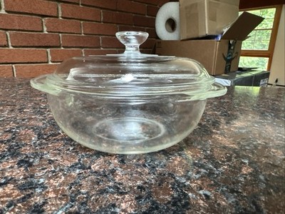Pyrex 10: 1 Quart/32 oz Round Casserole Dish With Lid