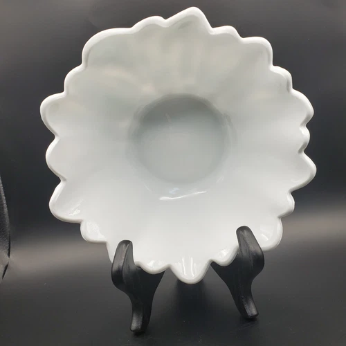 Indiana White Milk Glass Sunflower Pattern Vintage  Bowl - 7"W