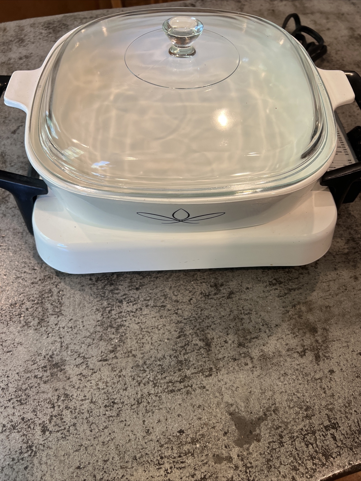 CORNING WARE ELECTRIC SKILLET HOT PLATE W/ 10"x10" SKILLET CASSEROLE