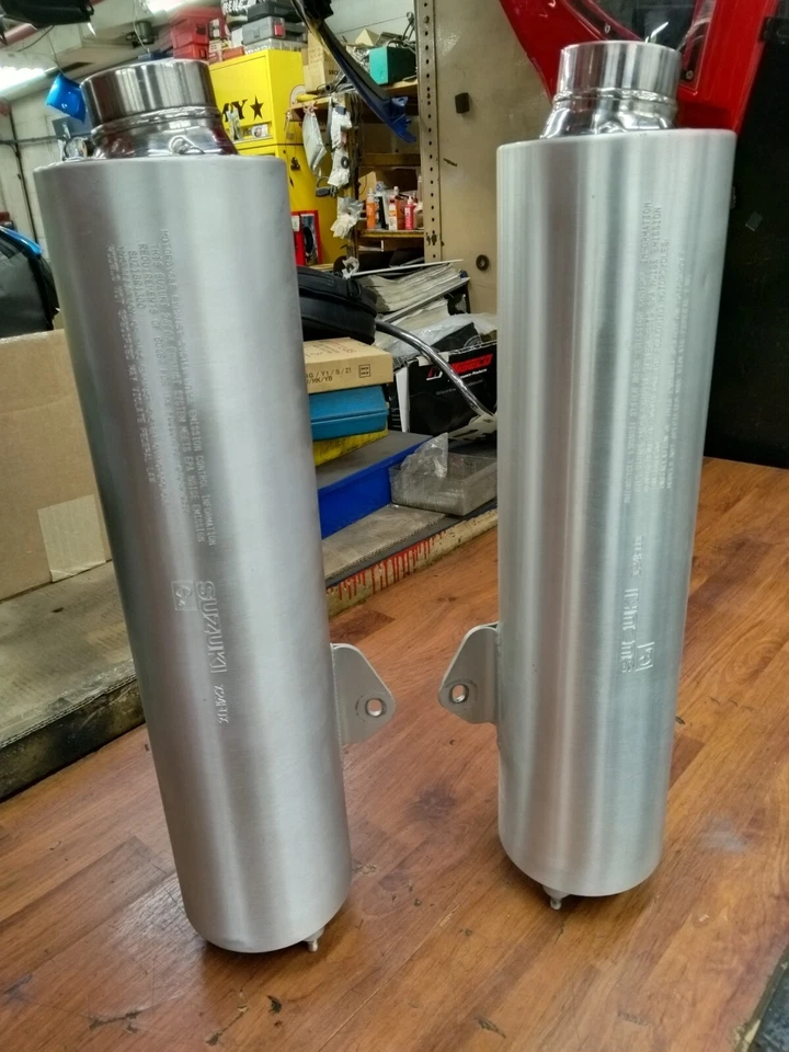 Silenciadores Suzuki Hayabusa. 1999-2007 Ok Shape OEM previamente disfrutado. Foto 2 de 4