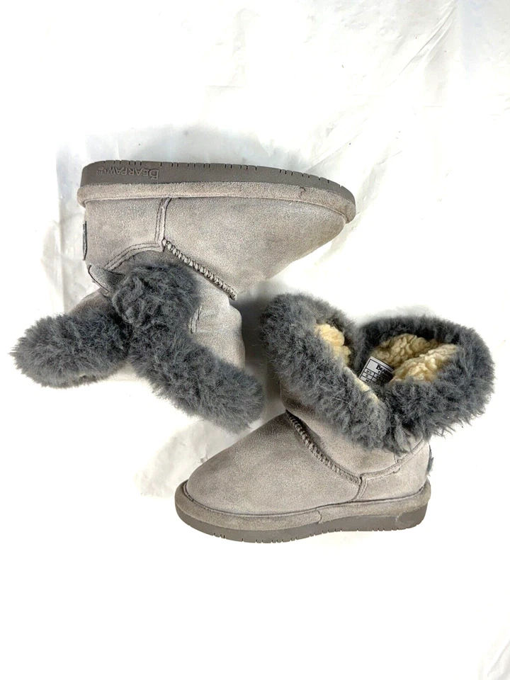 Botines de gamuza gris Bearpaw para niñas pequeñas talla 8 Foto 3 de 4