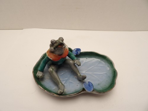 FIGURINA VINTAGE 1950 CERAMICA RANA PRINCIPE SU GIGLIO PAD DAL GIAPPONE OCCUPATO #2 - Foto 5 di 7