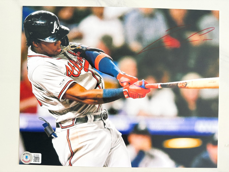 Ronald Acuna JR Signed Autographed Photo 8x10 Atlanta Braves - Beckett COA