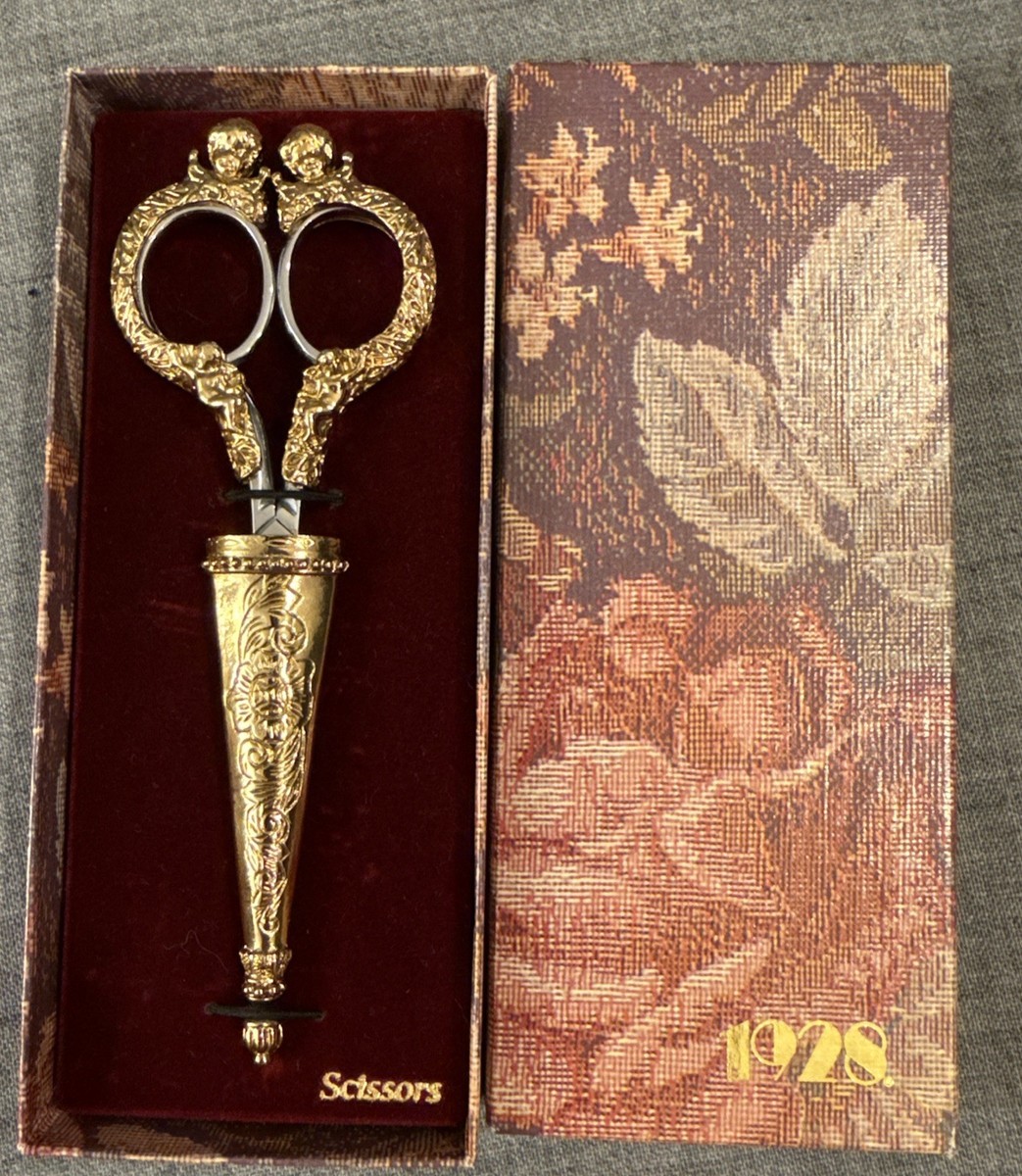 Vintage 1928 Jewelry Gold Tone Floral Ornate Small Scissors