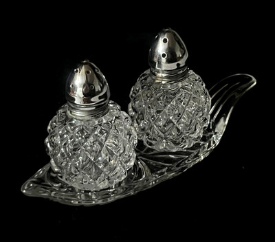Vtg Mid Century Leaded Crystal Pineapple Pattern Salt & Pepper Shakers Leaf Tray