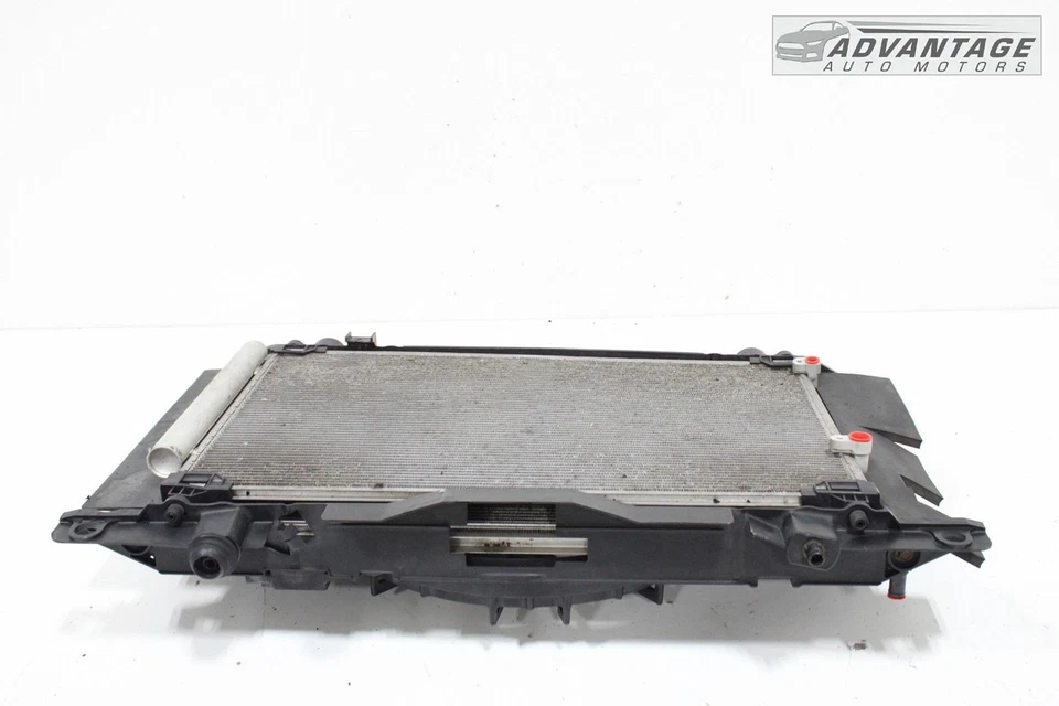 Toyota Corolla IM 2017-2018 1.8 motor refrigerante radiador de refrigeración y ventilador de cubierta OEM Foto 3 de 4