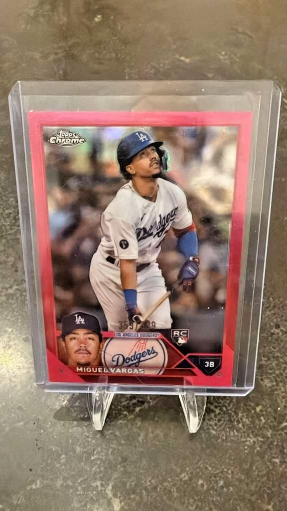 2023 Topps Chrome Magenta Refractor Dodgers #161 Miguel Vargas /399 | Cuba