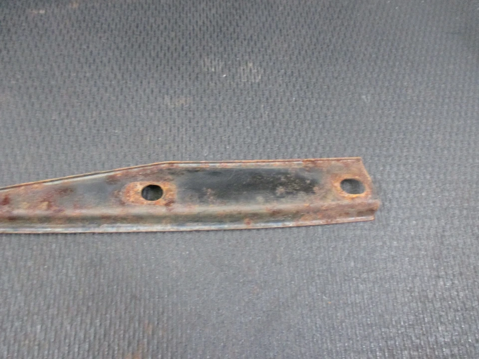 Cubierta de parachoques delantero láser Plymouth 1992 soporte de retención superior lado del conductor Foto 3 de 4