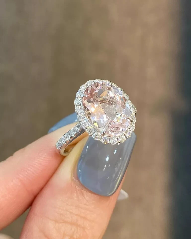 Alianza de oro blanco de 14 quilates maciza de 3,50 quilates de morganita natural y diamantes