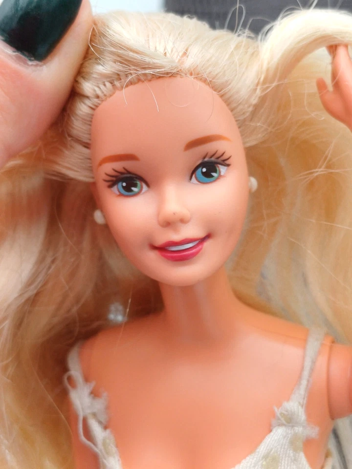 BARBIE MATTEL ANNI '80/90 CON OUTFIT DI FANTASIA - Immagine 2 di 4