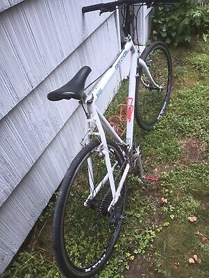 22 1/4 inch Cannondale SH400 21 Speed Cross Trainer Bicycle 22 1/4 inch Cannondale SH400 21 Speed Cross Trainer Bicycle
