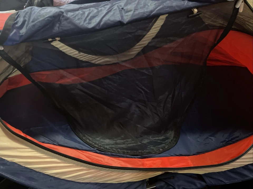 Cama de viaje plegable portátil para dormir para niños KidCo PeaPod, colchón de aire con bomba Foto 2 de 4