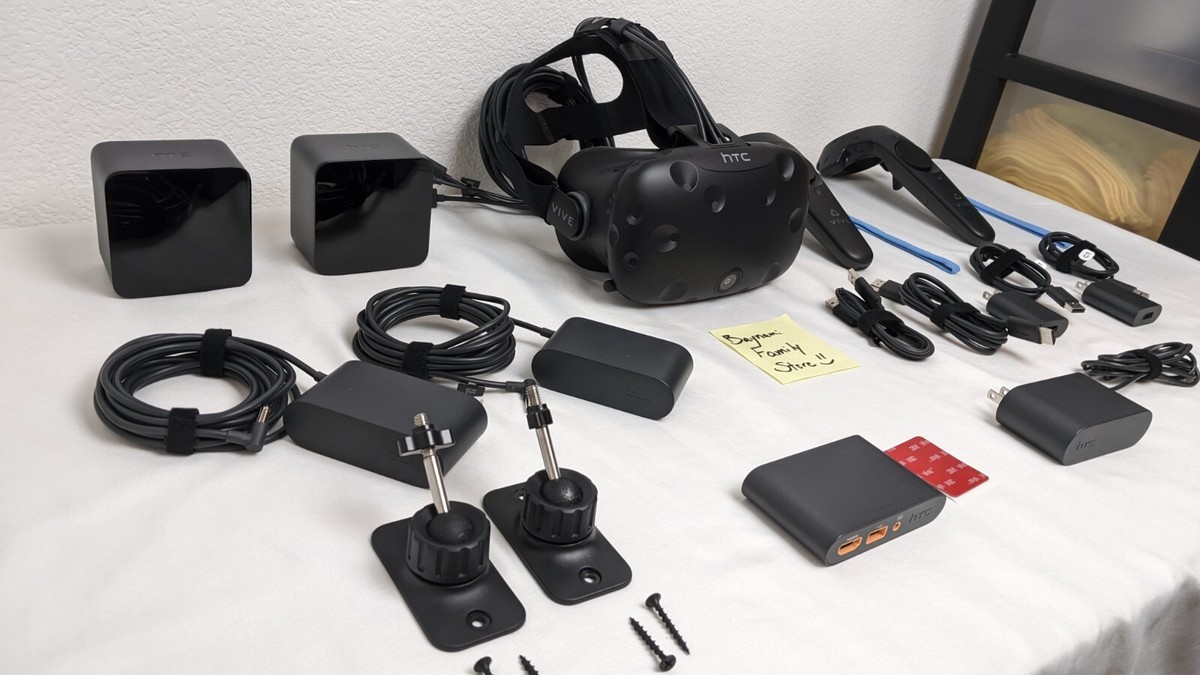 HTC Vive VR Headset Complete Set Full Kit System Virtual Reality