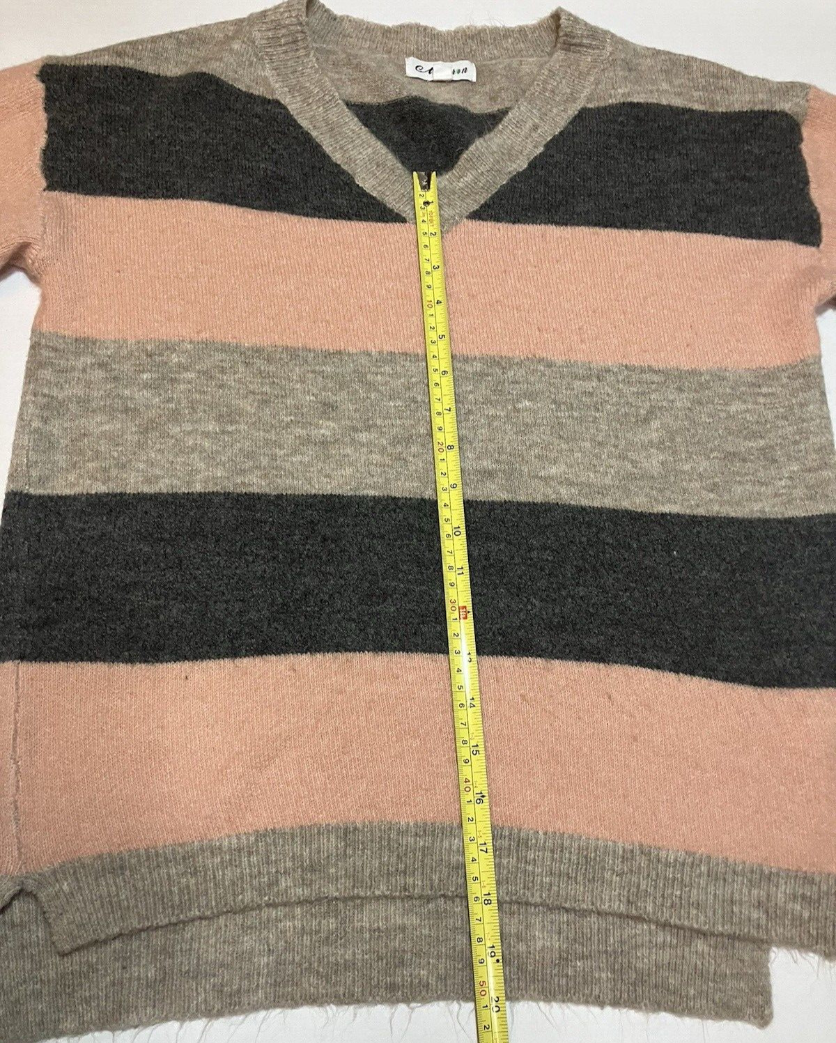 Macaron multicolor v neck oversized pullover card… - image 2