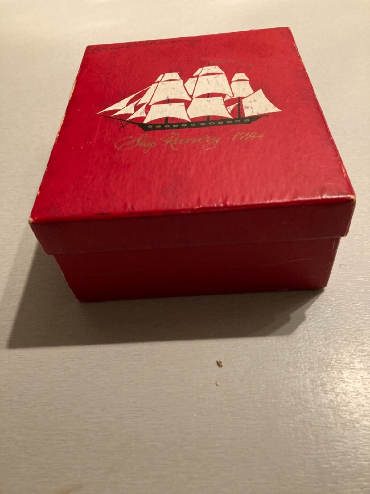 FREE SHIP USA ONLY VINTAGE OLD SPICE SHAVING MUG WITH BRUSH IN WORN RED