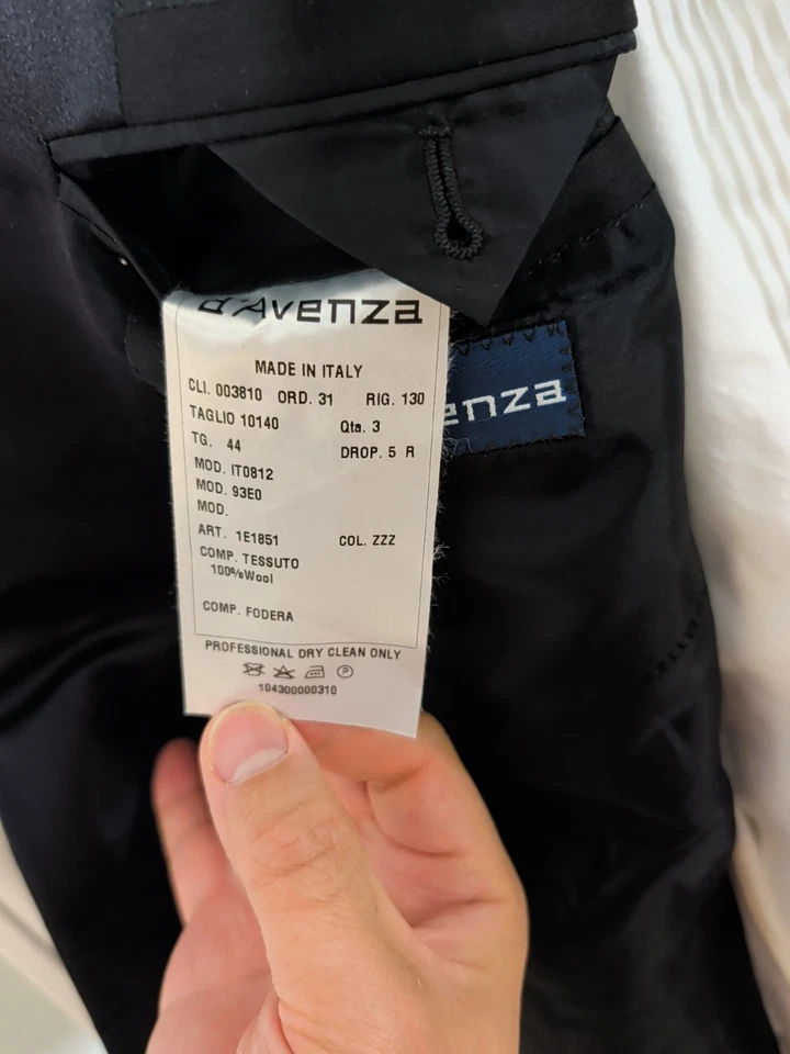 Esmoquin formal de lana d'Avenza negro Super 150s 44R (UE 54R) con camisa Zegna Tux Foto 4 de 4