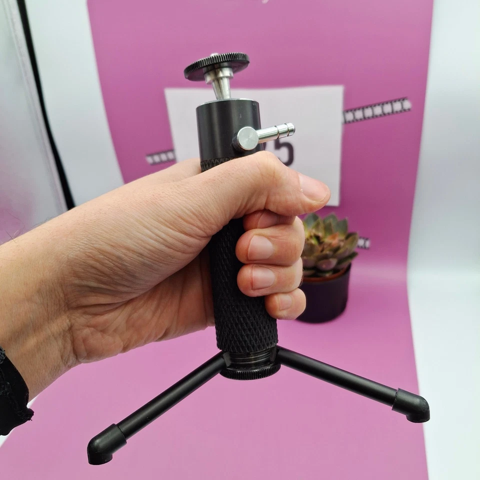 GRIP-POD Unbranded Mini Table Tripod Universal Stand for Cameras. (refB.O) - Image 4 of 4