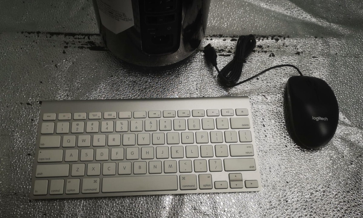 Apple Mac Pro(Late 2013) 8コアIntelXeonE5 Apple Mac Pro Late 2013 3GHz 8-Core Intel Xeon E5 64GB RAM