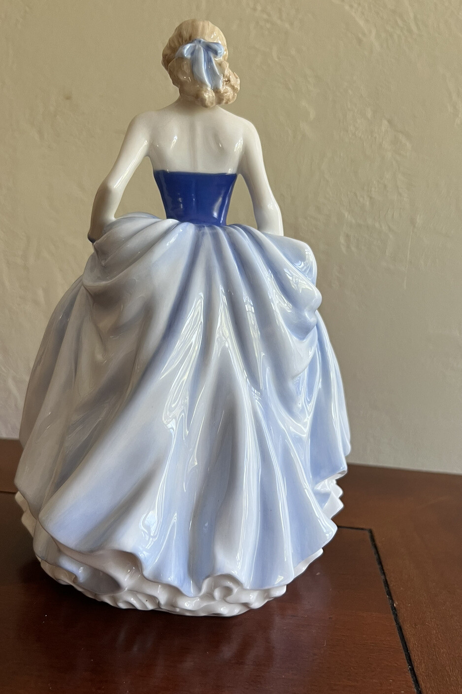 Royal Doulton Classics SUSAN Figurine of the year 2004 Signed | eBay
