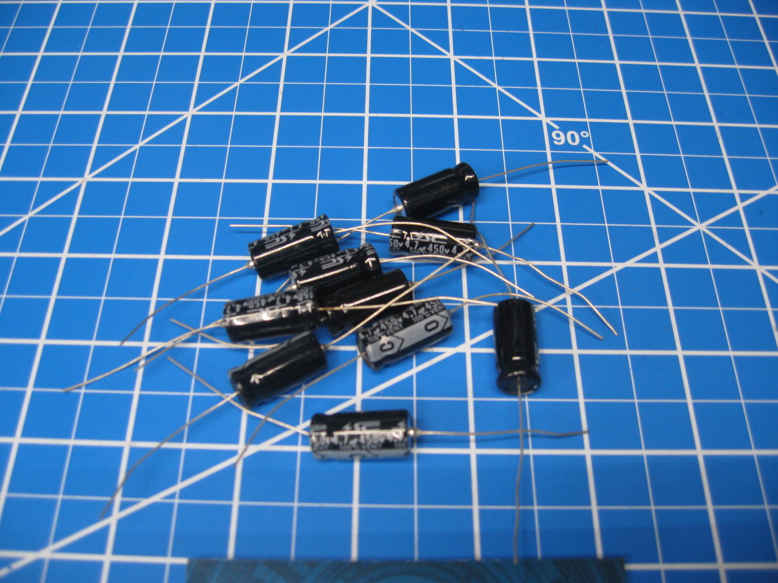 Condensatore Elettrolitico In Alluminio 450V10UF 10x16mm - Foto 4