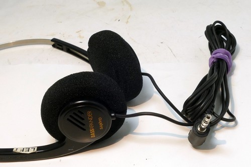 SANYO JJ-P60 Headphones with Remote Control,Cassette Player 1990