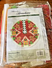 Herrschners Gingerbread Alleyholiday latch hook tree skirt kit new 34" diameter