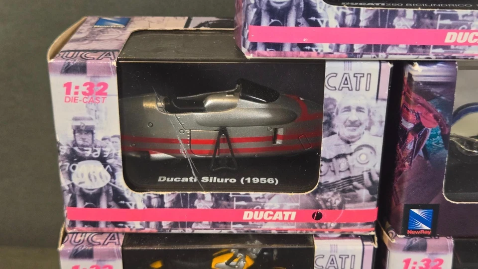5 motocicletas modelo diecast NewRay escala 1:32, Ducati, Indian Four 1939, Siluro Foto 3 de 4