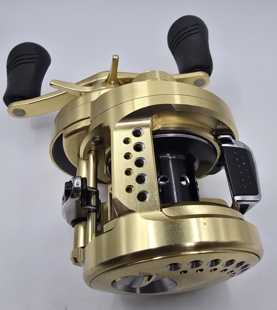 Shimano 14 Calcutta Conquest 200 Baitcast Reel Right Hand from