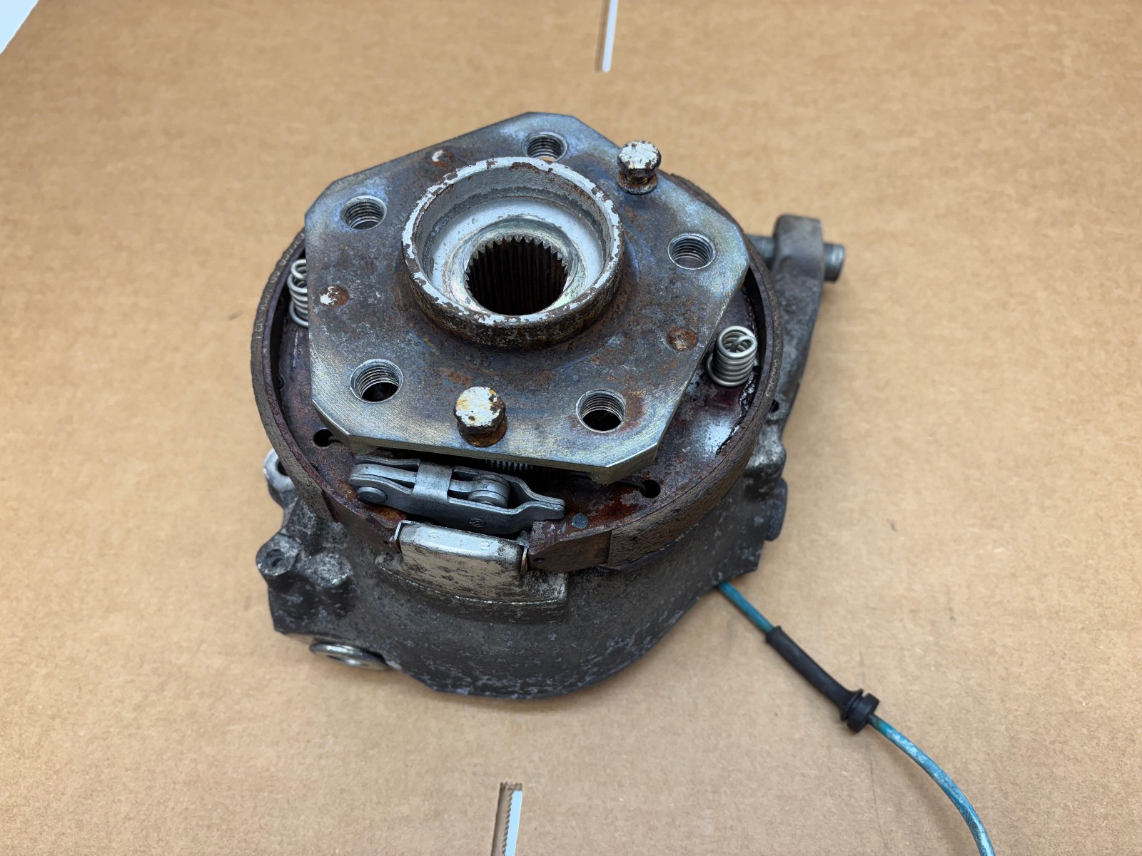 2006 Maserati Quattroporte Base Rear Right Spindle Knuckle Hub USED OEM 216246