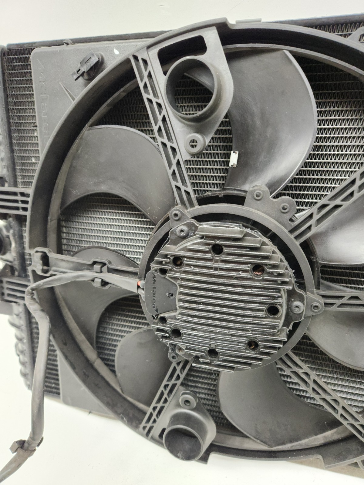 2015-2016 MCLAREN 650S SPIDER LEFT SIDE ENGINE RADIATOR COOLING FAN CONDENSER 