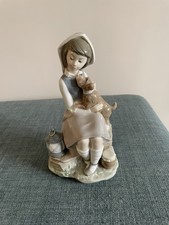 LLADRO GIRL WITH LANTERN AND DOG - 4910.