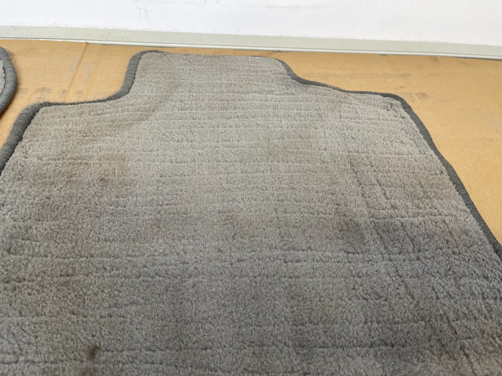 9002 MERCEDESBENZ R129 SL500 SL600 FRONT FLOOR MATS PAIR SET GRAY OEM