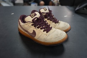 PREOWNED Nike Dunk Low Pro SB Mahogany Hemp Size 8 304292-761 PREOWNED Nike Dunk Low Pro SB Mahogany Hemp Size 8 304292-761