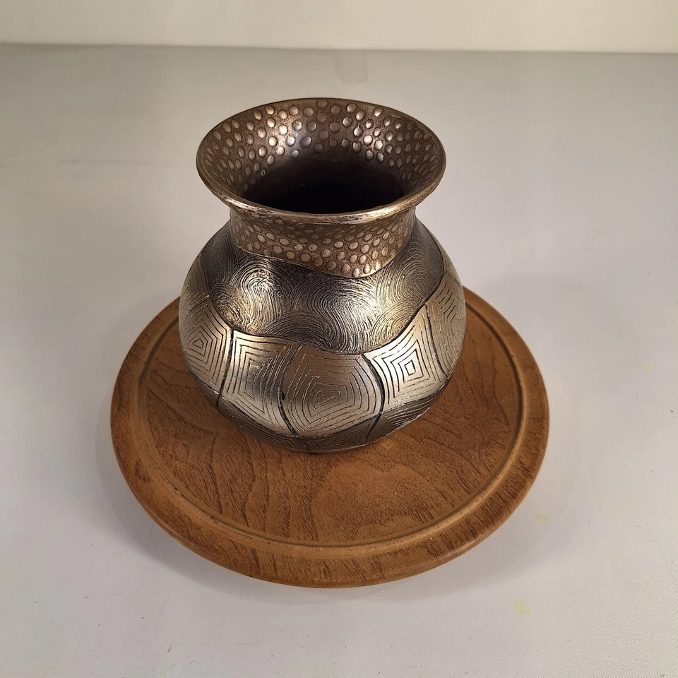 Jarrón de colección de cerámica artística boca ancha color bronce/oro en relieve 7" Foto 2 de 4