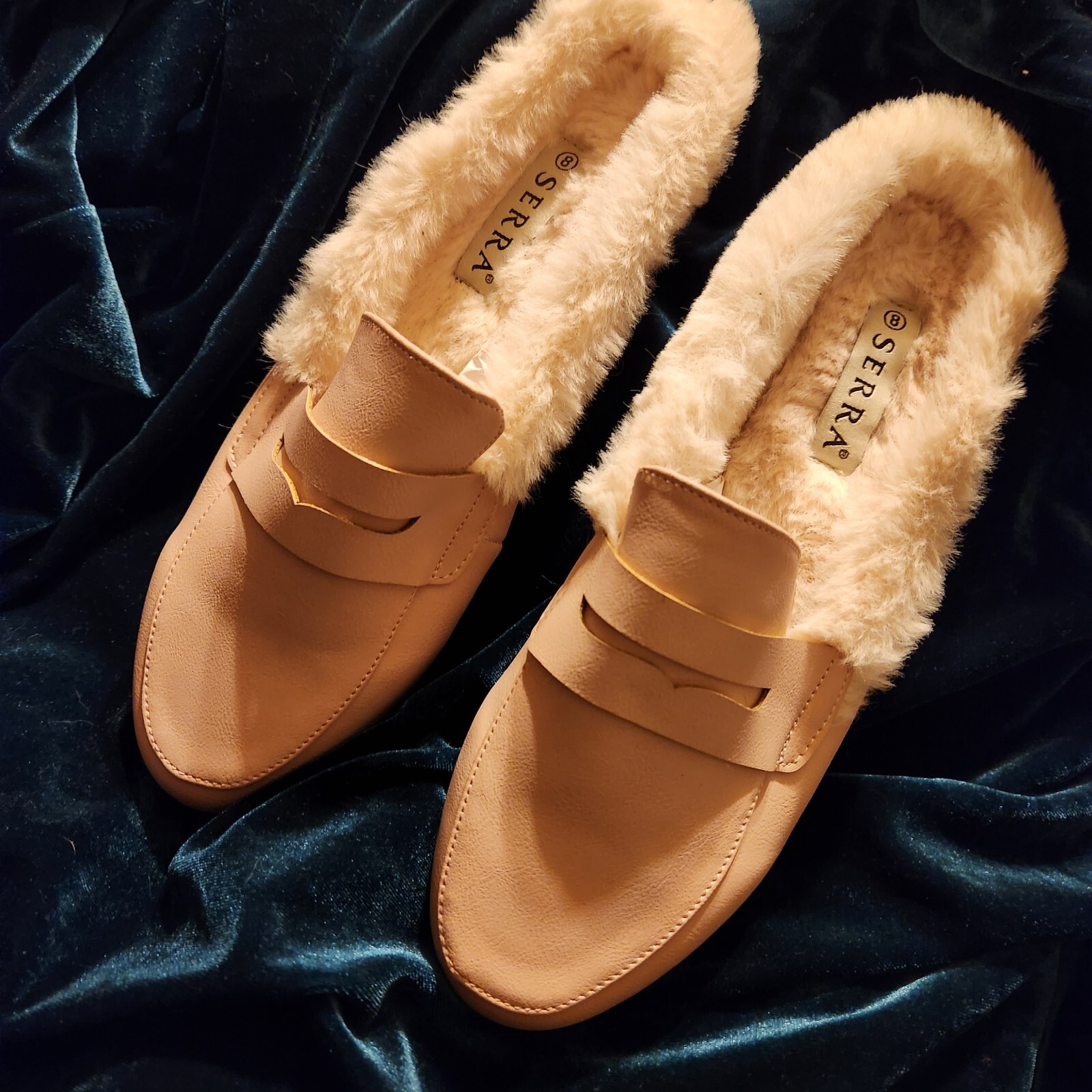 Serra slip-on House Shoes/Slippers, Faux Leather, Faux Fur. Sz 8-image