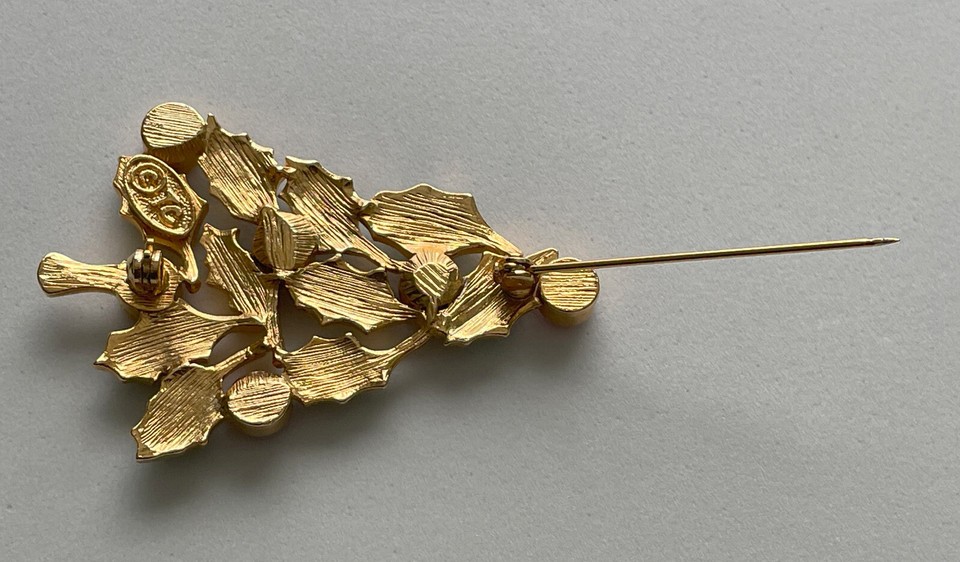 VINTAGE CHRISTMAS TREE BROOCH PIN TC HOLLY RED RS ENAMEL SIGNED BOOK