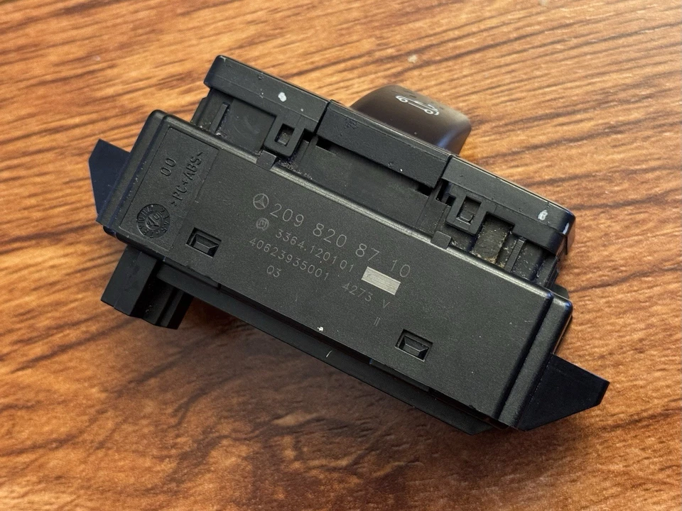 W209 03-09 Mercedes CLK Class Convertible Roof Top Control Switch Button - Image 3 of 4