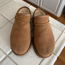 UGG Classic Slipper Women s US 10 Chestnut Shearling-Lined Slip-On Slippers